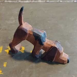 Vintage Hand Carved Wood Hound Dog Figurine Primitive Folk Art Hunting Dog 3in